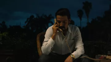 The white shirt vintage of Miguel Ángel Félix Gallardo (Diego Luna) in Narcos: Mexico city S01E09