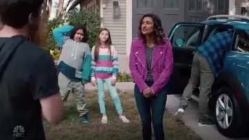 [BLANKNYC] Chaqueta de ante Moto Ropa exterior usada por Emet (Sarayu Blue) en I Feel Bad S01E11