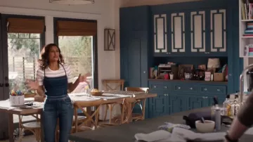 Madre Corbata Espalda Hustler Tobillo Fray Mono en Perdón Mi Francés usado por Emet (Sarayu Azul) en I Feel Bad S01E10