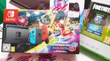 The Nintendo Switch Mario Kart in the video Suntted "GET THE REWARDS OF CHRISTMAS on FORTNITE ! (THE NEW CHALLENGES OF CHRISTMAS)"