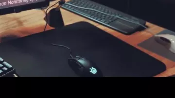 Mouse mat in the video Gotaga "GOTAGA SETUP 2018 - Part 1 : My Office !"