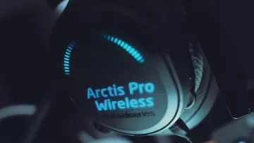 The headset from gaming in the video GOTAGA SETUP 2018 - Part 1 : My Office ! of Gotaga