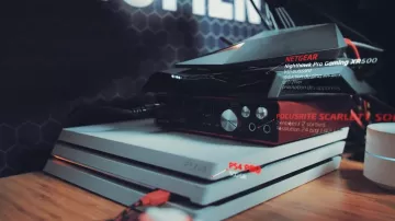 The console PS4 Pro white in the video GOTAGA SETUP 2018 - Part 1 : My Office ! of Gotaga