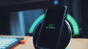 The charger of smartphone Aursen in the video GOTAGA SETUP 2018 - Part 1 : My Office ! of Gotaga