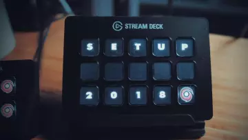 Le contrôleur Elgato Gaming dans la vidéo GOTAGA SETUP 2018 - Partie 1 : Mon Bureau ! de Gotaga