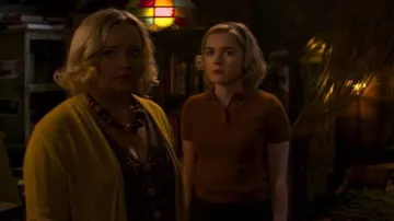The top mustard of Sabrina Spellman (Kiernan Shipka) in The New Adventures of Sabrina S01E09