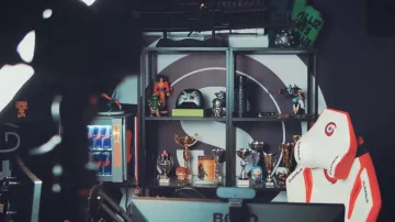 The figurine Funko Pop of Light Yagami in the video GOTAGA SETUP 2018 - Part 1 : My Office ! of Gotaga