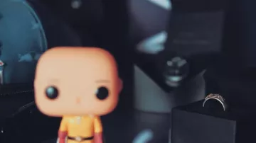 The figurine Funko Pop of One Punch Man in the video GOTAGA SETUP 2018 - Part 1 : My Office ! of Gotaga