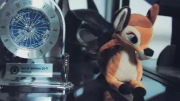 Le doudou Bambi Disney dans la vidéo GOTAGA SETUP 2018 - Partie 1 : Mon Bureau ! de Gotaga