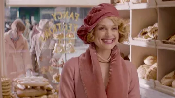 The replica of the coat rose Queenie Goldstein (Alison Sudol) in Fantastic Animals