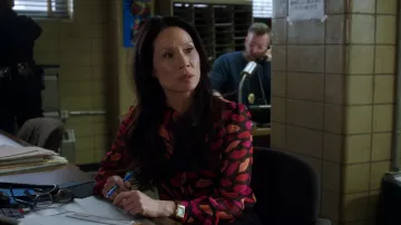 Le chemise noire imprimés bouches du Dr. Joan Watson (Lucy Liu) dans Elementary S04E14