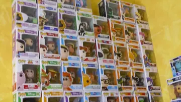 La figura Funko Pop de Mulan en el video "ALL MY FUNKO POP COLLECTION!!"