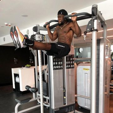 Nike EXP X14 sneakers worn by Kevin Hart on his Instagram account (@kevinhart4real)