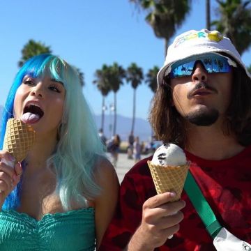 Les lunettes de soleil de cycliste Oakley de Lorenzo sur le compte Instagram de @el_larrygarcia