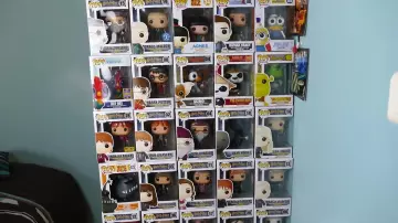 La figura Funko Pop de Hei Hei en el video "ALL MY FUNKO POP COLLECTION!!"