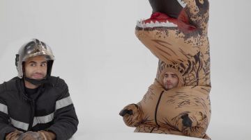 The costume inflatable T Rex of Cyprian, who in his YouTube video Make a wish