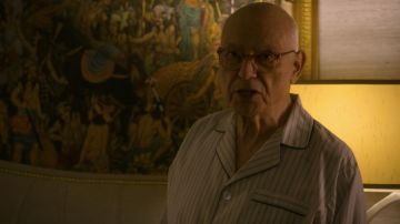 Eyglasses worn by Norman (Alan Arkin) as seen in The Komin­sky Method S01E02