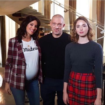 La chaqueta a cuadros de Laurie Cholewa en la cuenta de instagram de @lauriecholewa