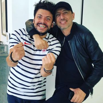 The t-shirt Nike FFF Dri FIT Squad worn by Kev Adams on his account Instagram @kevadams