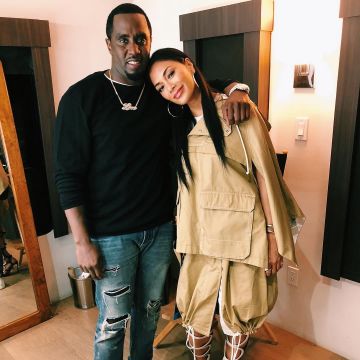 The earrings creoles Nicole Scherzinger on his account Instagram @nicolescherzinger