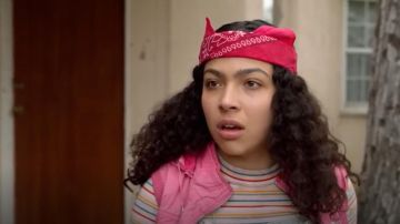 The striped top Urban Outfitters Molly Hernandez (Allegra Acosta) in Marvel's Runaways S02E01