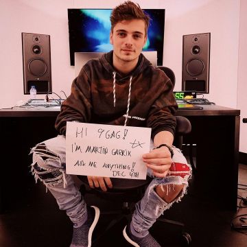 Bandana Distressed Jeans worn by Martin Garrix on his Instagram account @martingarrix