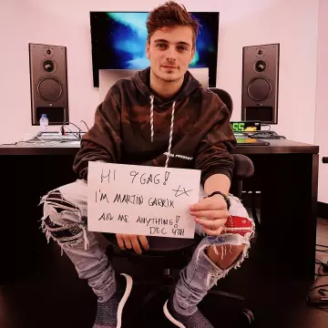 Bandana Distressed Jeans worn by Martin Garrix on his Instagram account @martingarrix