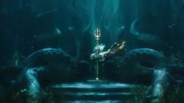 Le trident doré de Aquaman (Jason Momoa) dans Aquaman