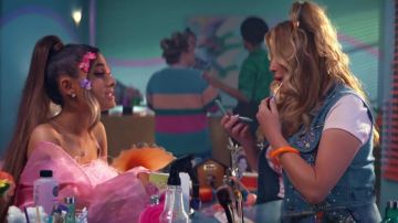 Le collier à perles et diamants Tiffany de Ariana Grande dans son clip Thank u, next