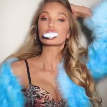 Los pendientes criollos Luv Aj de Romee Strijd en su cuenta de Instagram @romeestrijd