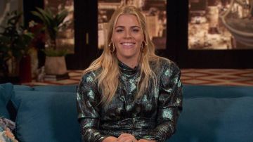 Isabel Marant Parman estampado floral mezcla de seda ruched top usado por Busy Philipps en Busy Tonight S01E29