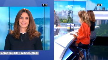 Vestido de suéter de Caroline Muñoz en William al mediodía del 14/12/2018
