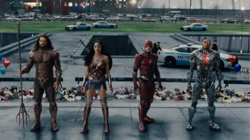 La jupe en similicuir portée par Diana Prince / Wonder Woman (Gal Gadot) dans Justice League