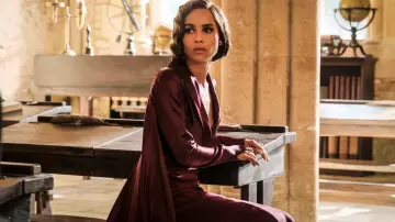 La robe en satin portée par Leta Lestrange (Zoë Kravitz) dans Les Animaux Fantastiques: les crimes de Gindelwald