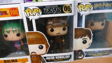 The figurine Funko Pop Jacob Kowalski in the YouTube video "MY ENTIRE COLLECTION OF FUNKO POP !!"