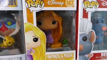 The figurine Funko Pop of Rapunzel and Pascal in the YouTube video "MY ENTIRE COLLECTION OF FUNKO POP !!"