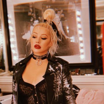 El corsé de Christina Aguilera en la cuenta de Instagram de @xtina