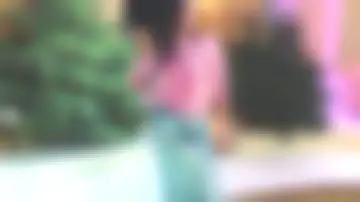 The sequined skirt of Janane Boudili in I love you etc...