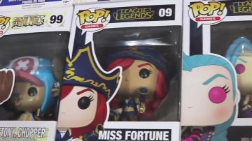 La figura Funko Pop de Miss Fortune en el video de YouTube "ALL OUR FUNKO POP!"
