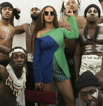 Bolso de boyette usado por Beyoncé en la cuenta de Instagram @beyonce