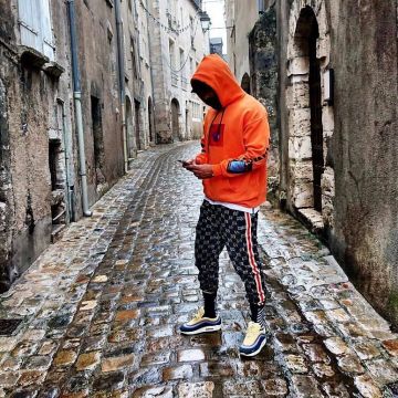 The tracksuit pants Gucci to The Weasel on his account Instagram @lafouine78