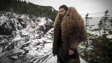 Declan Harp's (Jason Momoa) bear fur as seen in Frontier S03E01
