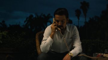 Miguel Ángel Félix Gallardo's (Diego Luna) white shirt as seen in Narcos: Mexico S01E09