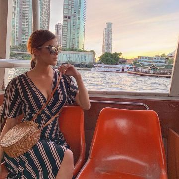 The round bag of Iris Mittenaere on the account instagram @irismittenaeremf