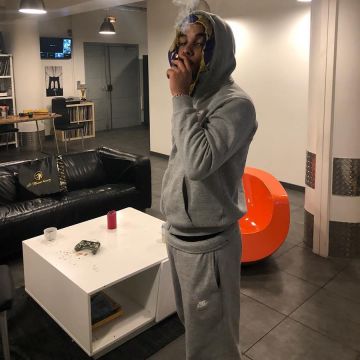 The pants tracksuit bottoms grey Nike Zola on his account Instagram @binkszola