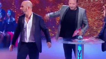 El traje de cuello azul satinado de Cartman en viernes todo está permitido con Arthur el 21.12.2018