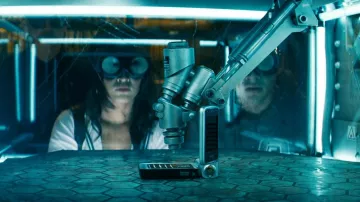 Nokia N93i Mobile Phone used by Agent Simmons (John Turturro) in Transformers