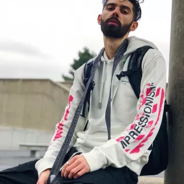 La sudadera con capucha blanca off-white Diag Stencil en la cuenta de Instagram @Sostyle_off