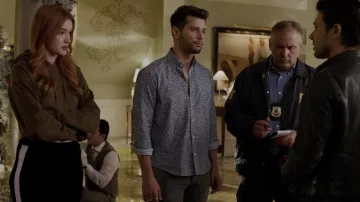 Le pantalon de survêtement noir à bande blanche Urban Outfitters de Kirby Anders (Maddison Brown) dans Dynastie S02E09