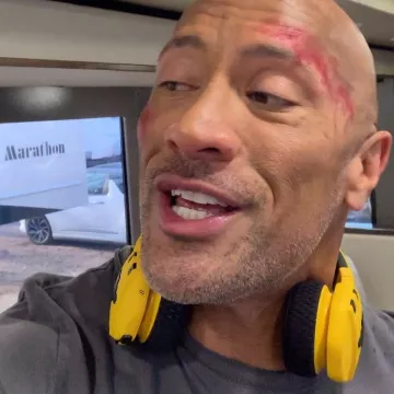 The headset audio Under Armour Dwayne Johnson on his account Instagram @TheRock